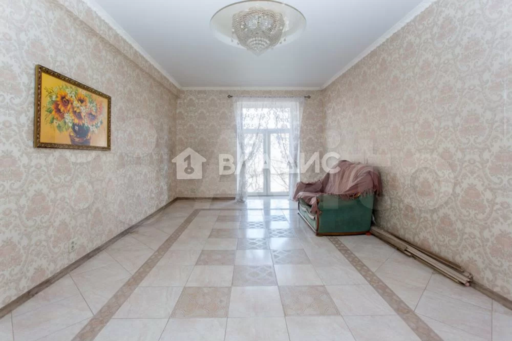 И снова речь пойдет о «сталинках». На этот раз мы составили топ дорогих квартир в домах ушедшей эпохи, расположенных на главных улицах города.