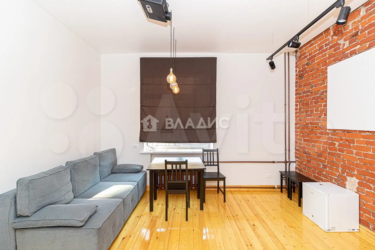 И снова речь пойдет о «сталинках». На этот раз мы составили топ дорогих квартир в домах ушедшей эпохи, расположенных на главных улицах города.