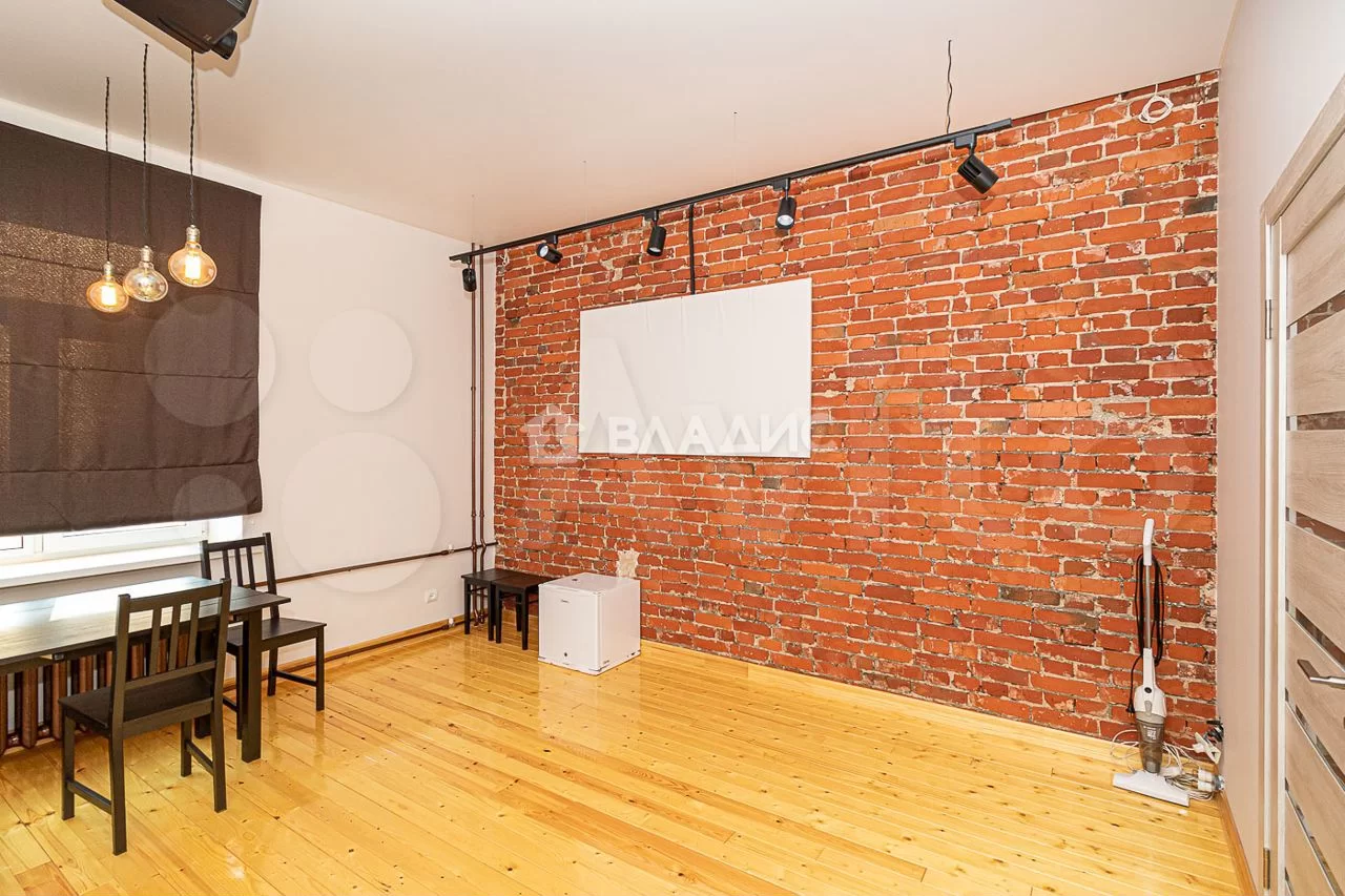 И снова речь пойдет о «сталинках». На этот раз мы составили топ дорогих квартир в домах ушедшей эпохи, расположенных на главных улицах города.