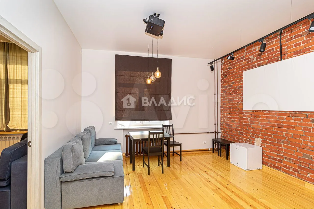 И снова речь пойдет о «сталинках». На этот раз мы составили топ дорогих квартир в домах ушедшей эпохи, расположенных на главных улицах города.