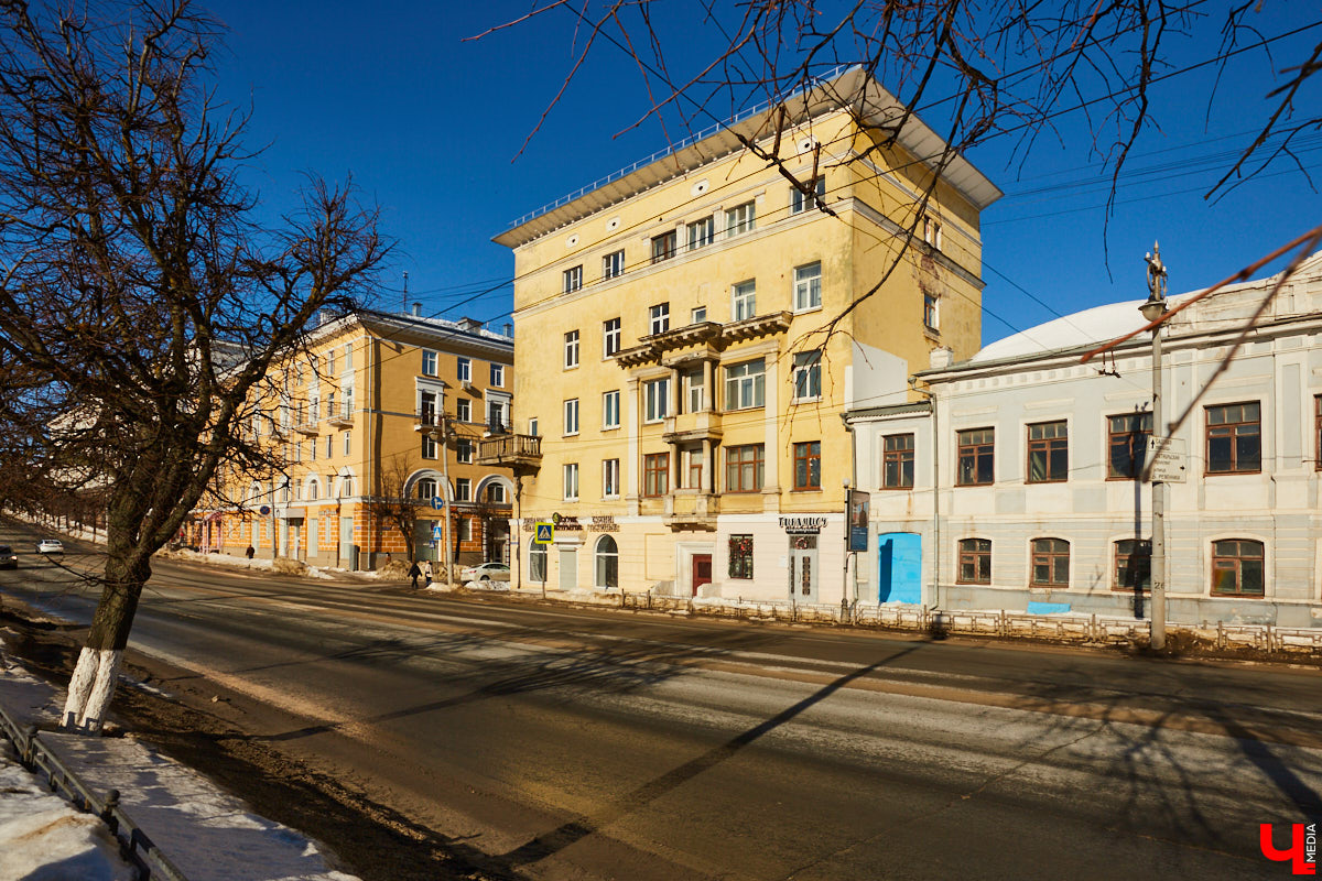 И снова речь пойдет о «сталинках». На этот раз мы составили топ дорогих квартир в домах ушедшей эпохи, расположенных на главных улицах города.