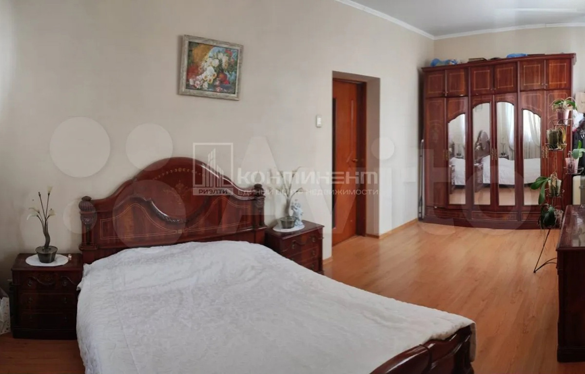 И снова речь пойдет о «сталинках». На этот раз мы составили топ дорогих квартир в домах ушедшей эпохи, расположенных на главных улицах города.