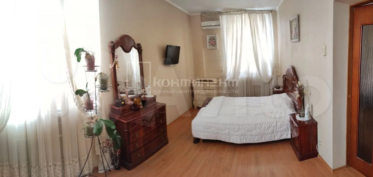 И снова речь пойдет о «сталинках». На этот раз мы составили топ дорогих квартир в домах ушедшей эпохи, расположенных на главных улицах города.