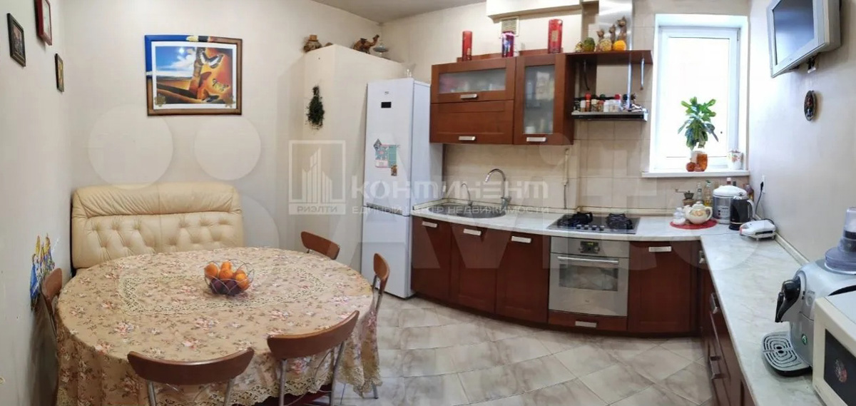 И снова речь пойдет о «сталинках». На этот раз мы составили топ дорогих квартир в домах ушедшей эпохи, расположенных на главных улицах города.