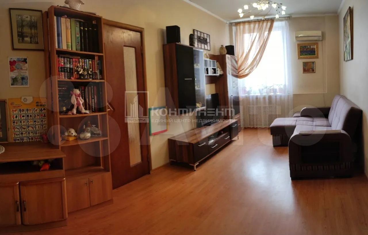 И снова речь пойдет о «сталинках». На этот раз мы составили топ дорогих квартир в домах ушедшей эпохи, расположенных на главных улицах города.