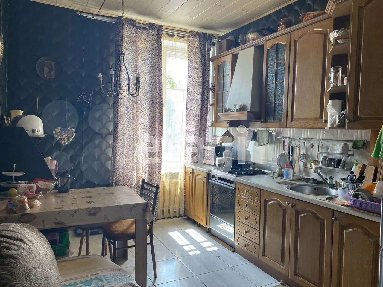 И снова речь пойдет о «сталинках». На этот раз мы составили топ дорогих квартир в домах ушедшей эпохи, расположенных на главных улицах города.