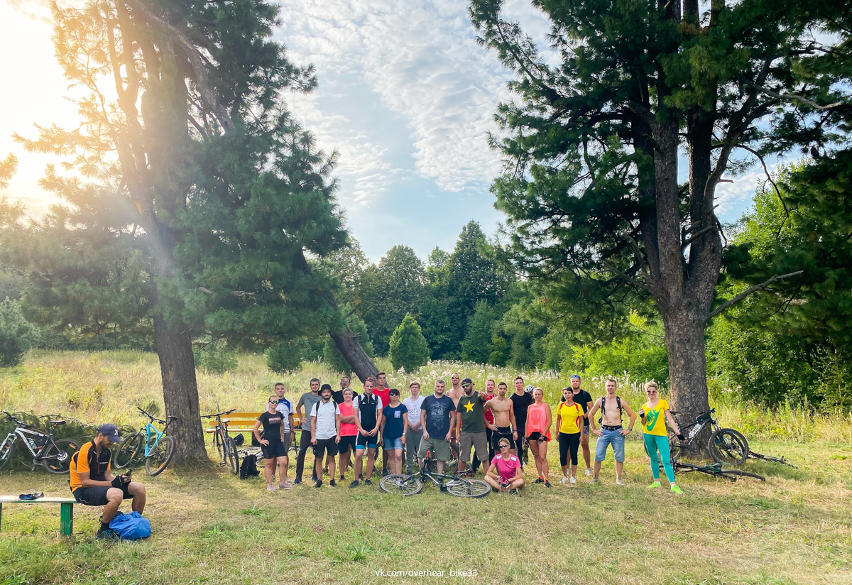 Тренировки под открытым небом помогают восстановить здоровье моральное и физическое, а ещё расширить круг знакомств. Бег, велопутешествия, тёплый чай из термоса. Рассказываем, как приобщиться к массовым ЗОЖ-активностям в 33-м регионе.