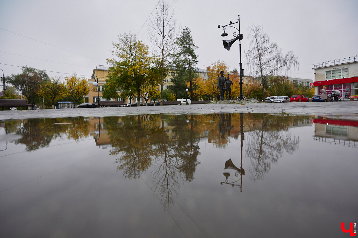 2 октября в 1914 году во Владимире родился Юрий Левитан, легендарный диктор Всесоюзного радио. И воздействие его голоса на советских людей было огромным. Поэтому неудивительно, что в нашем городе появилась улица его имени, которая год от года все больше превращается в мемориальную. Давайте прогуляемся по ней и посмотрим, сколько там памятников «голосу истории» и объектов, носящих его имя.