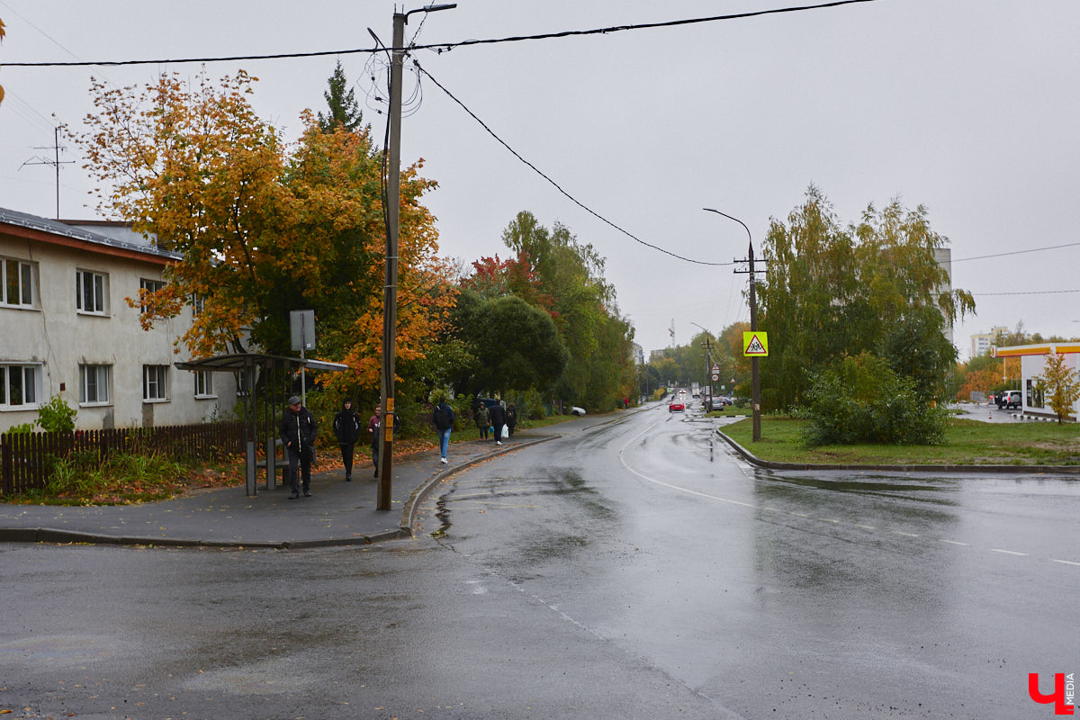 2 октября в 1914 году во Владимире родился Юрий Левитан, легендарный диктор Всесоюзного радио. И воздействие его голоса на советских людей было огромным. Поэтому неудивительно, что в нашем городе появилась улица его имени, которая год от года все больше превращается в мемориальную. Давайте прогуляемся по ней и посмотрим, сколько там памятников «голосу истории» и объектов, носящих его имя.