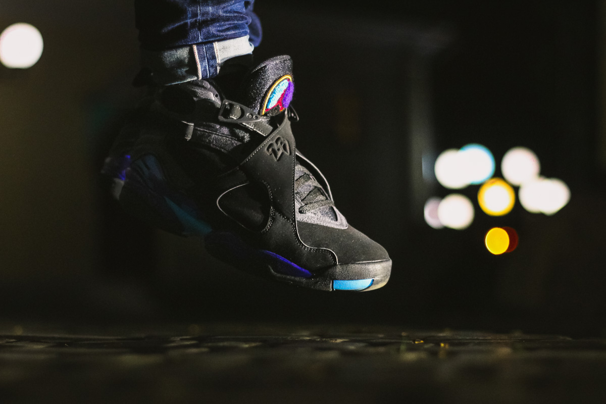 Вы знаете, кто такой «сникерхед»? Это человек, который коллекционирует кроссовки. У жителя Владимира Александра Чунаева, например, ровно сто уникальных моделей. И все их молодой человек носит по очереди.