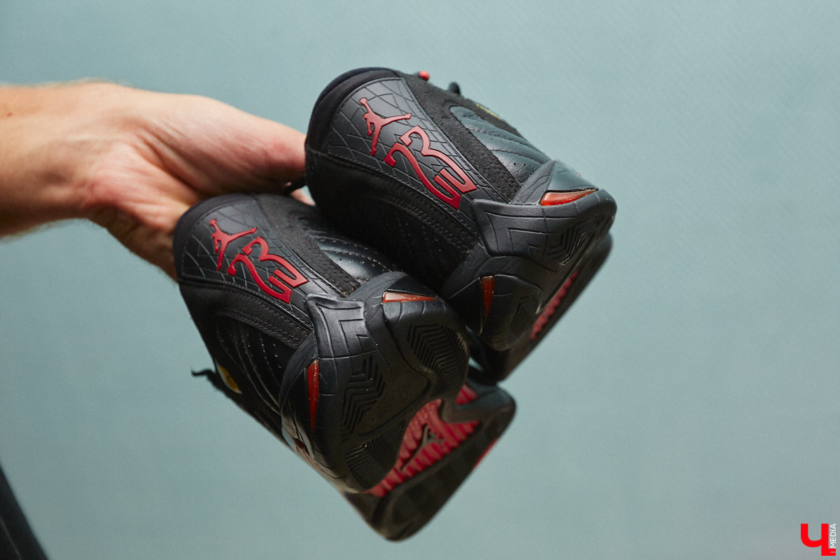 Вы знаете, кто такой «сникерхед»? Это человек, который коллекционирует кроссовки. У жителя Владимира Александра Чунаева, например, ровно сто уникальных моделей. И все их молодой человек носит по очереди.