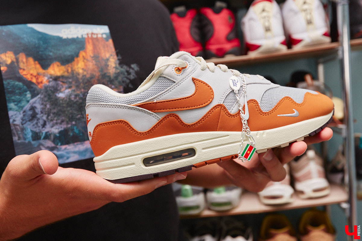 Вы знаете, кто такой «сникерхед»? Это человек, который коллекционирует кроссовки. У жителя Владимира Александра Чунаева, например, ровно сто уникальных моделей. И все их молодой человек носит по очереди.