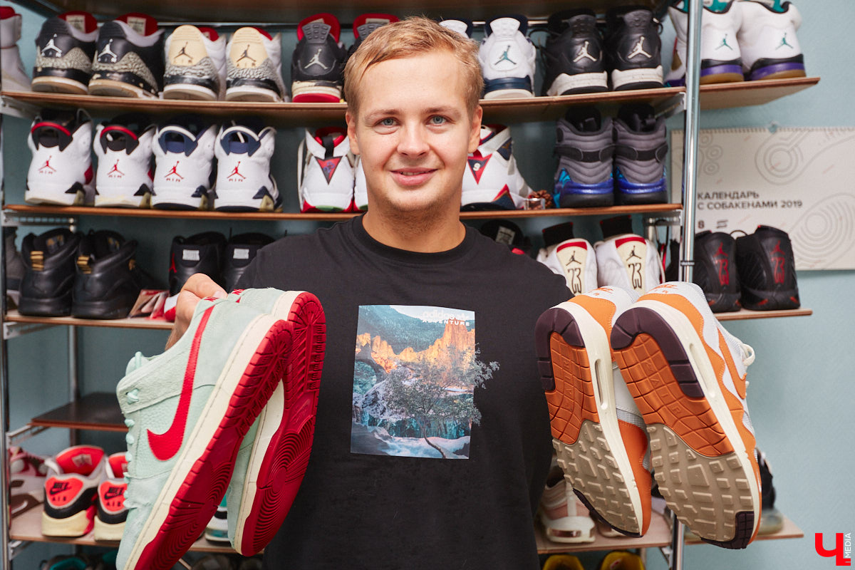 Вы знаете, кто такой «сникерхед»? Это человек, который коллекционирует кроссовки. У жителя Владимира Александра Чунаева, например, ровно сто уникальных моделей. И все их молодой человек носит по очереди.