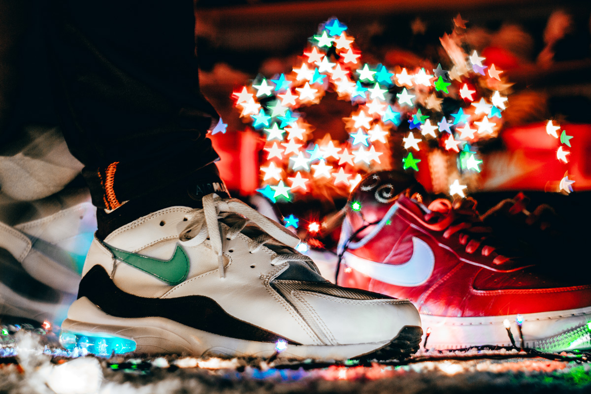 Вы знаете, кто такой «сникерхед»? Это человек, который коллекционирует кроссовки. У жителя Владимира Александра Чунаева, например, ровно сто уникальных моделей. И все их молодой человек носит по очереди.