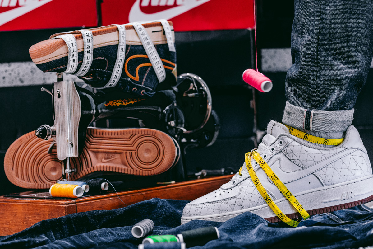 Вы знаете, кто такой «сникерхед»? Это человек, который коллекционирует кроссовки. У жителя Владимира Александра Чунаева, например, ровно сто уникальных моделей. И все их молодой человек носит по очереди.