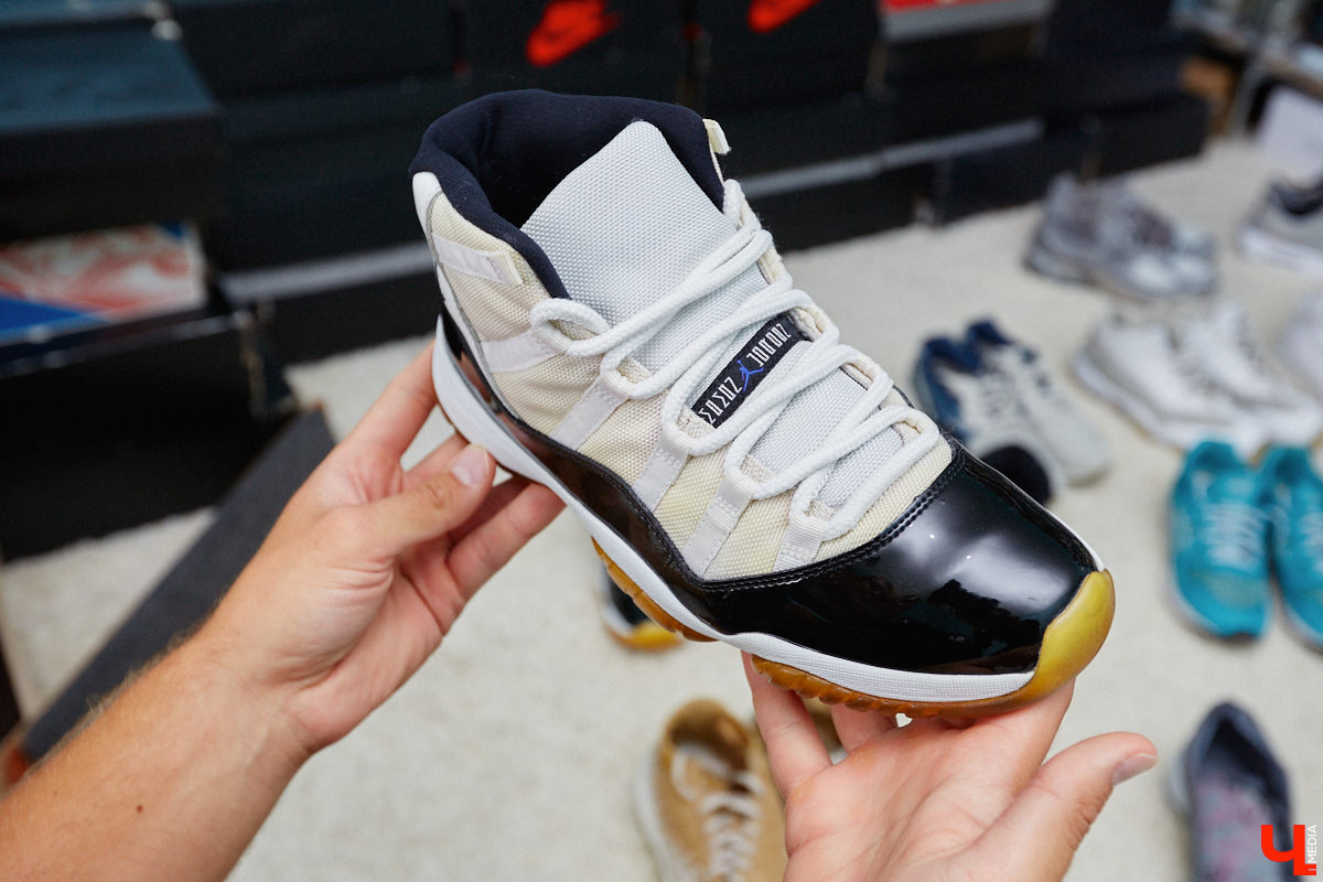 Вы знаете, кто такой «сникерхед»? Это человек, который коллекционирует кроссовки. У жителя Владимира Александра Чунаева, например, ровно сто уникальных моделей. И все их молодой человек носит по очереди.