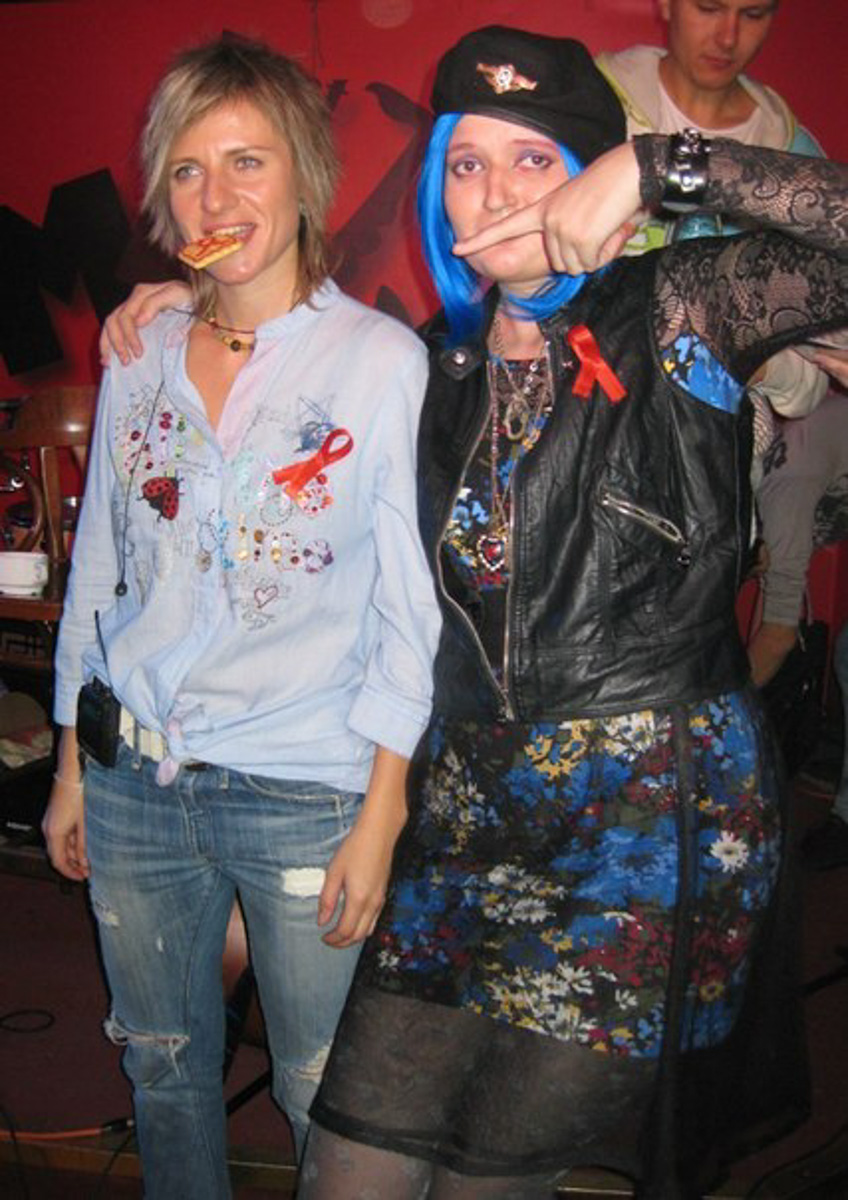 Анастасия Кобыненкова стала героиней неснятого фильма Валерии Гай Германики, спела на бэк-вокале у «НАИВа», пять лет жизни посвятила группе The Matrixx, основала собственную арт-бригаду, а также посотрудничала с большим количеством знаменитостей от Линды до Екатерины Гордон. Подробности в большом интервью с девушкой.