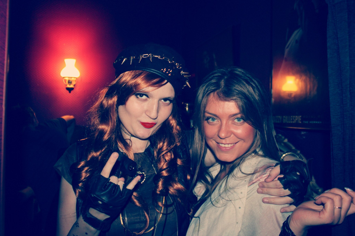 Анастасия Кобыненкова стала героиней неснятого фильма Валерии Гай Германики, спела на бэк-вокале у «НАИВа», пять лет жизни посвятила группе The Matrixx, основала собственную арт-бригаду, а также посотрудничала с большим количеством знаменитостей от Линды до Екатерины Гордон. Подробности в большом интервью с девушкой.