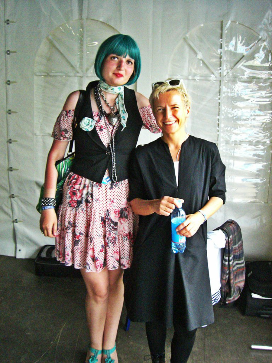 Анастасия Кобыненкова стала героиней неснятого фильма Валерии Гай Германики, спела на бэк-вокале у «НАИВа», пять лет жизни посвятила группе The Matrixx, основала собственную арт-бригаду, а также посотрудничала с большим количеством знаменитостей от Линды до Екатерины Гордон. Подробности в большом интервью с девушкой.