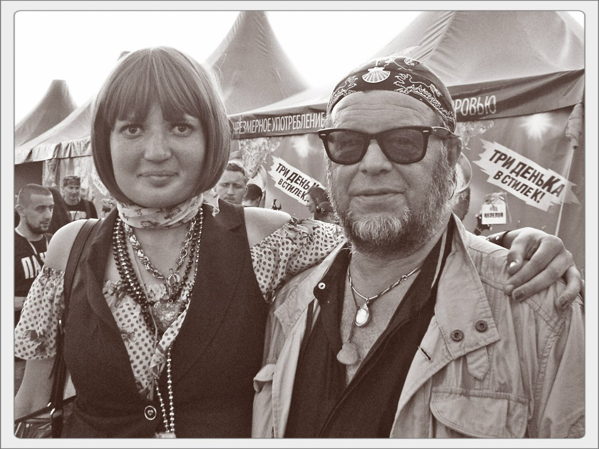 Анастасия Кобыненкова стала героиней неснятого фильма Валерии Гай Германики, спела на бэк-вокале у «НАИВа», пять лет жизни посвятила группе The Matrixx, основала собственную арт-бригаду, а также посотрудничала с большим количеством знаменитостей от Линды до Екатерины Гордон. Подробности в большом интервью с девушкой.