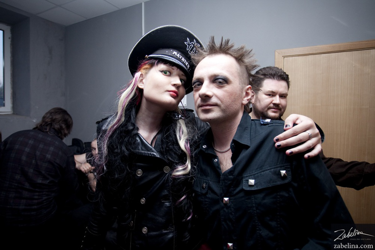 Анастасия Кобыненкова стала героиней неснятого фильма Валерии Гай Германики, спела на бэк-вокале у «НАИВа», пять лет жизни посвятила группе The Matrixx, основала собственную арт-бригаду, а также посотрудничала с большим количеством знаменитостей от Линды до Екатерины Гордон. Подробности в большом интервью с девушкой.