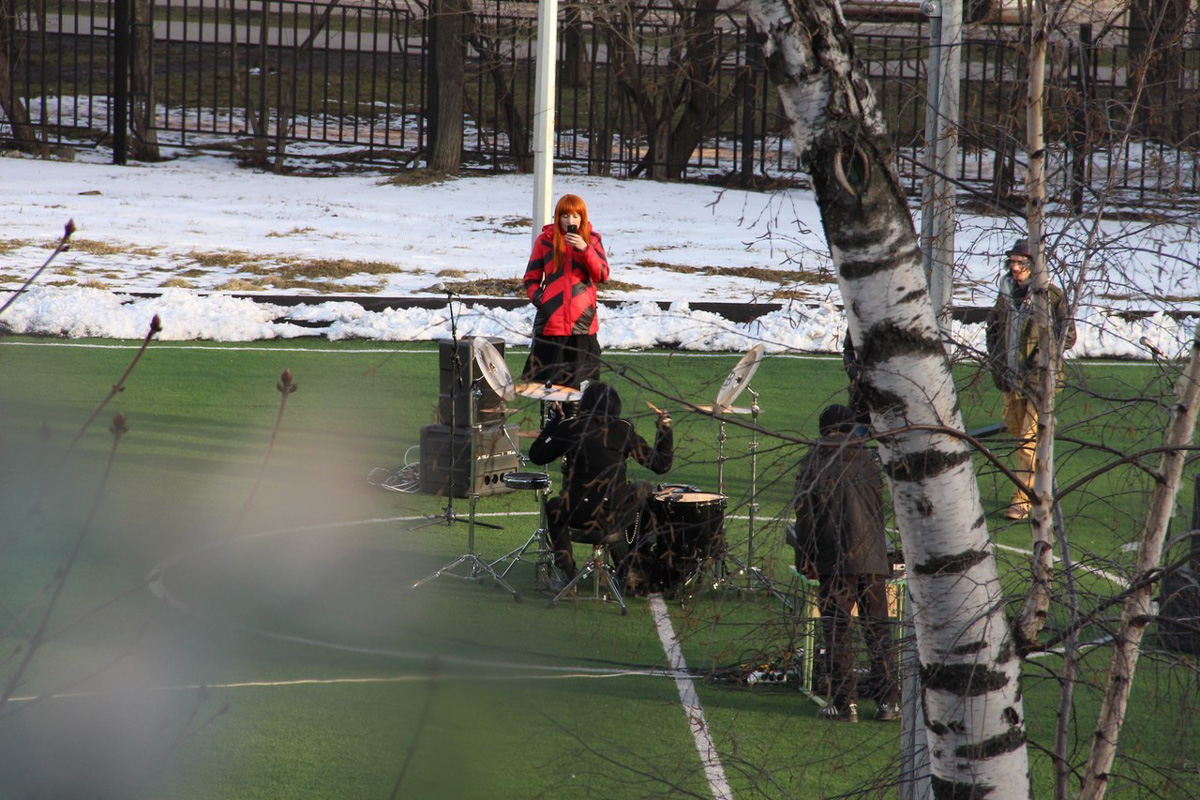 Анастасия Кобыненкова стала героиней неснятого фильма Валерии Гай Германики, спела на бэк-вокале у «НАИВа», пять лет жизни посвятила группе The Matrixx, основала собственную арт-бригаду, а также посотрудничала с большим количеством знаменитостей от Линды до Екатерины Гордон. Подробности в большом интервью с девушкой.