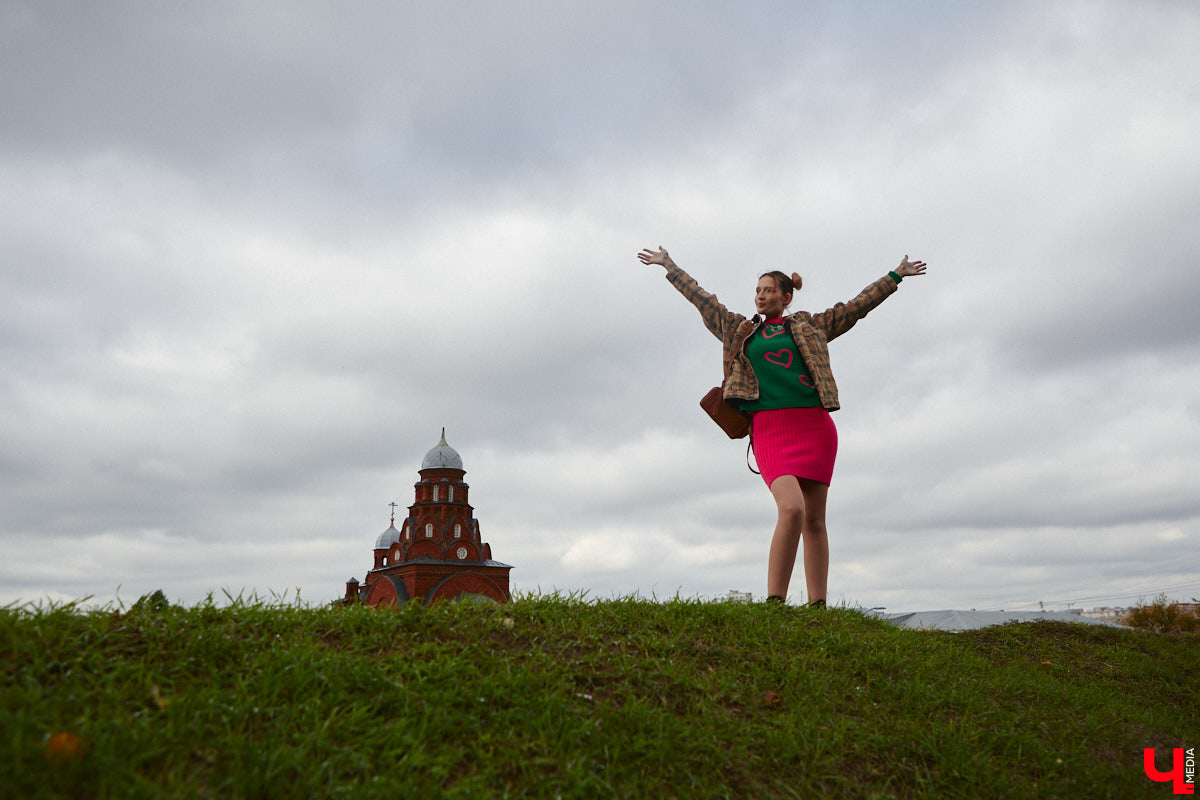 Анастасия Кобыненкова стала героиней неснятого фильма Валерии Гай Германики, спела на бэк-вокале у «НАИВа», пять лет жизни посвятила группе The Matrixx, основала собственную арт-бригаду, а также посотрудничала с большим количеством знаменитостей от Линды до Екатерины Гордон. Подробности в большом интервью с девушкой.