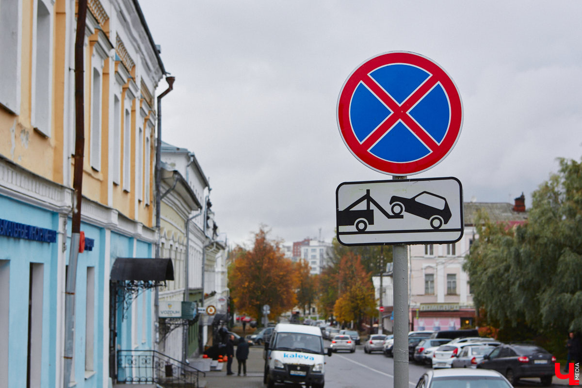 Вы знаете, сколько во Владимире автомобилей? 320 тысяч! А сколько организованных парковочных мест? Намного меньше. Как результат, машины ставят там, где придется: вдоль дорог, во дворах, на газонах. Решают ли вопрос сплошные запреты? Узнали у автоэкспертов.