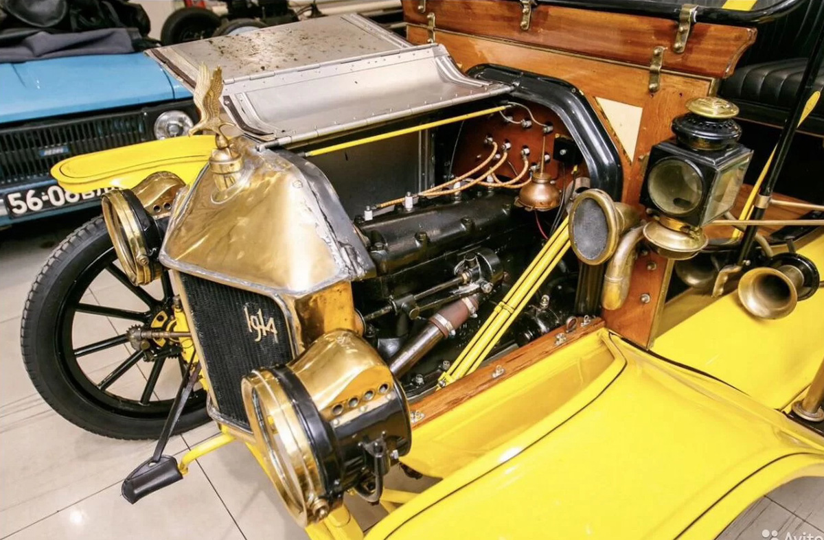 «Ключ-Медиа» продолжает рассказывать вам об интересных предложениях, что регулярно появляются на популярном интернет-сервисе товаров и услуг. На этот раз наш выбор пал на ретроавтомобили, которые можно приобрести в областном центре.