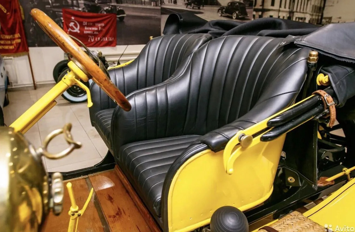 «Ключ-Медиа» продолжает рассказывать вам об интересных предложениях, что регулярно появляются на популярном интернет-сервисе товаров и услуг. На этот раз наш выбор пал на ретроавтомобили, которые можно приобрести в областном центре.