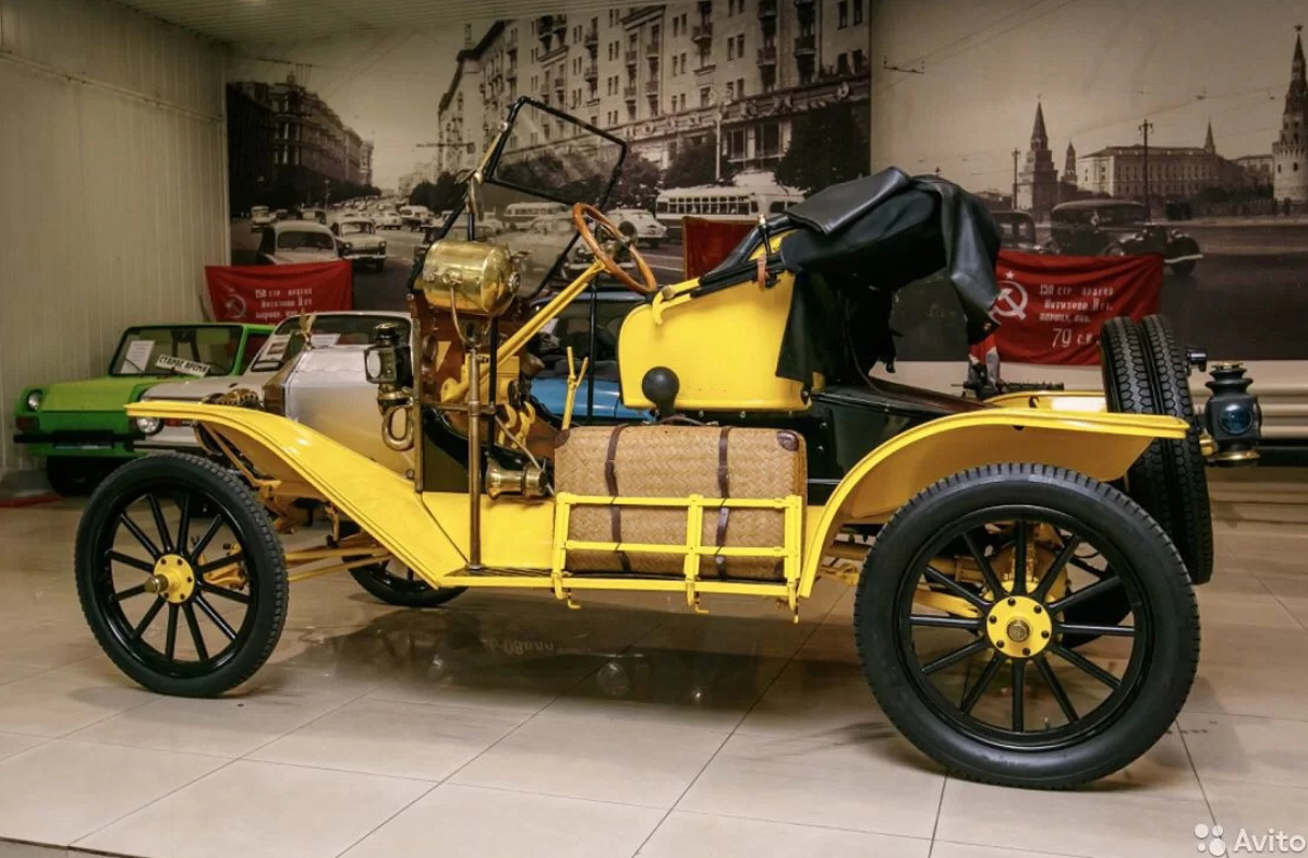 «Ключ-Медиа» продолжает рассказывать вам об интересных предложениях, что регулярно появляются на популярном интернет-сервисе товаров и услуг. На этот раз наш выбор пал на ретроавтомобили, которые можно приобрести в областном центре.