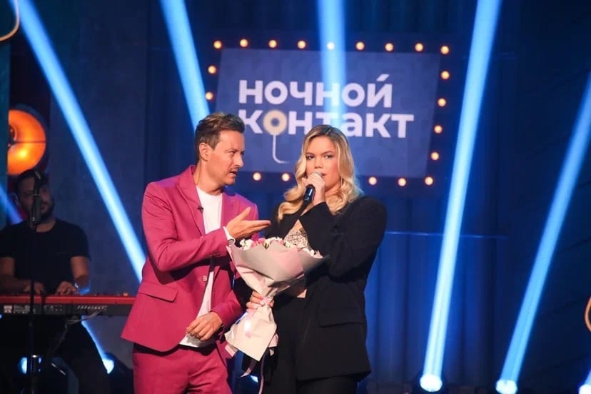 Юлия Галкина из Владимира уже не первый раз участвует в различных вокальных программах. Например, весной прошлого года она блистала на «Новой звезде». А недавно засветилась на кавер-батл-шоу «Ночной контакт», где проявила себя наилучшим образом.