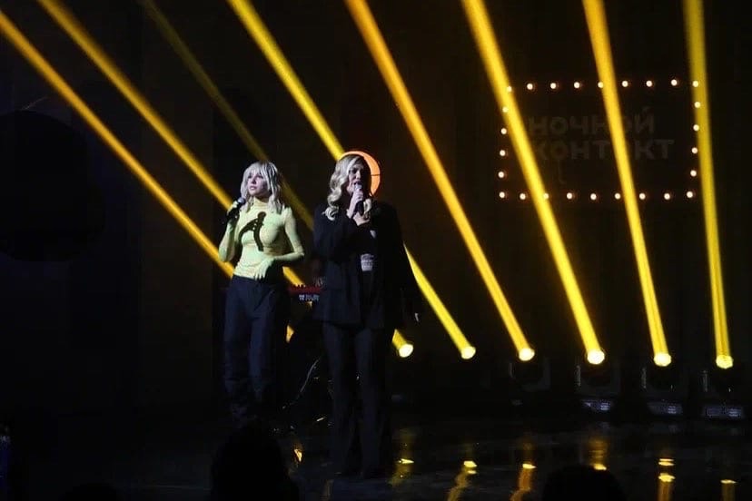 Юлия Галкина из Владимира уже не первый раз участвует в различных вокальных программах. Например, весной прошлого года она блистала на «Новой звезде». А недавно засветилась на кавер-батл-шоу «Ночной контакт», где проявила себя наилучшим образом.