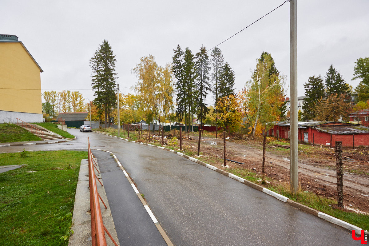 Пустыри в городе постепенно обрастают стройками. Работы одновременно ведутся на самых разных площадках. И какие-то объекты даже близки к завершению. «Ключ-Медиа» проехался по самым знаковым точкам.