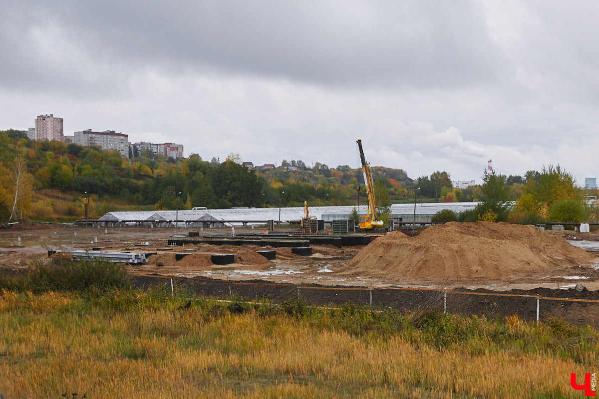 Пустыри в городе постепенно обрастают стройками. Работы одновременно ведутся на самых разных площадках. И какие-то объекты даже близки к завершению. «Ключ-Медиа» проехался по самым знаковым точкам.