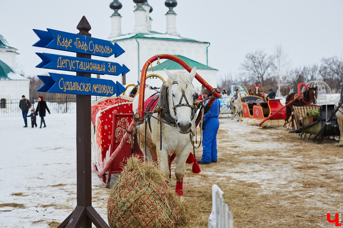 Кэшбэк кэшбэком, но всё-таки сейчас путешествия даются россиянам непросто. Вопрос не только в финансах. Беспокойство, вызванное происходящим в стране, сказывается на желании переменить обстановку, просто отдохнуть или устроить праздник. Наглядный пример: число новогодних бронирований жилья для выездных корпоративов значительно сократилось.