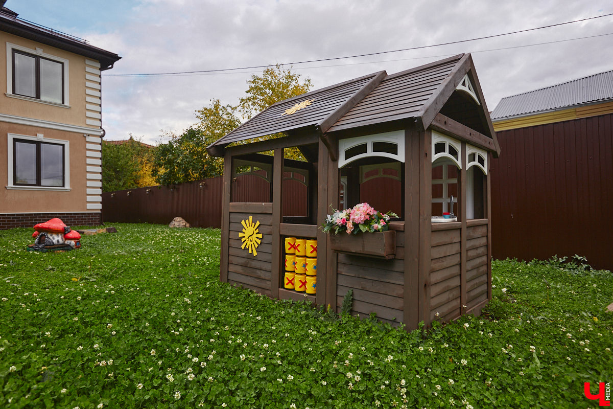 22 октября во Владимире состоится день открытых дверей в новом частном детском саду «Панда», который находится на огороженной территории двухэтажного коттеджа. Посетить это мероприятие стоит хотя бы потому, что всегда лучше один раз увидеть, чем сто раз услышать! Ну а пока мы, воспользовавшись радушием заведующей частным садом, в числе первых заглянули к ним на экскурсию.