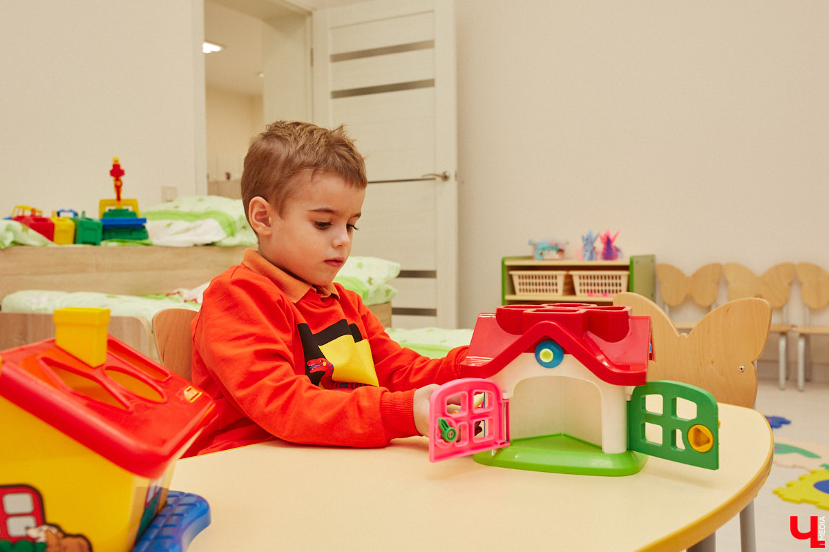 22 октября во Владимире состоится день открытых дверей в новом частном детском саду «Панда», который находится на огороженной территории двухэтажного коттеджа. Посетить это мероприятие стоит хотя бы потому, что всегда лучше один раз увидеть, чем сто раз услышать! Ну а пока мы, воспользовавшись радушием заведующей частным садом, в числе первых заглянули к ним на экскурсию.