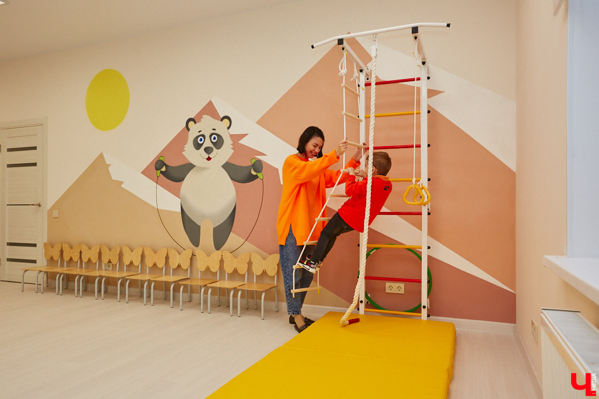 22 октября во Владимире состоится день открытых дверей в новом частном детском саду «Панда», который находится на огороженной территории двухэтажного коттеджа. Посетить это мероприятие стоит хотя бы потому, что всегда лучше один раз увидеть, чем сто раз услышать! Ну а пока мы, воспользовавшись радушием заведующей частным садом, в числе первых заглянули к ним на экскурсию.