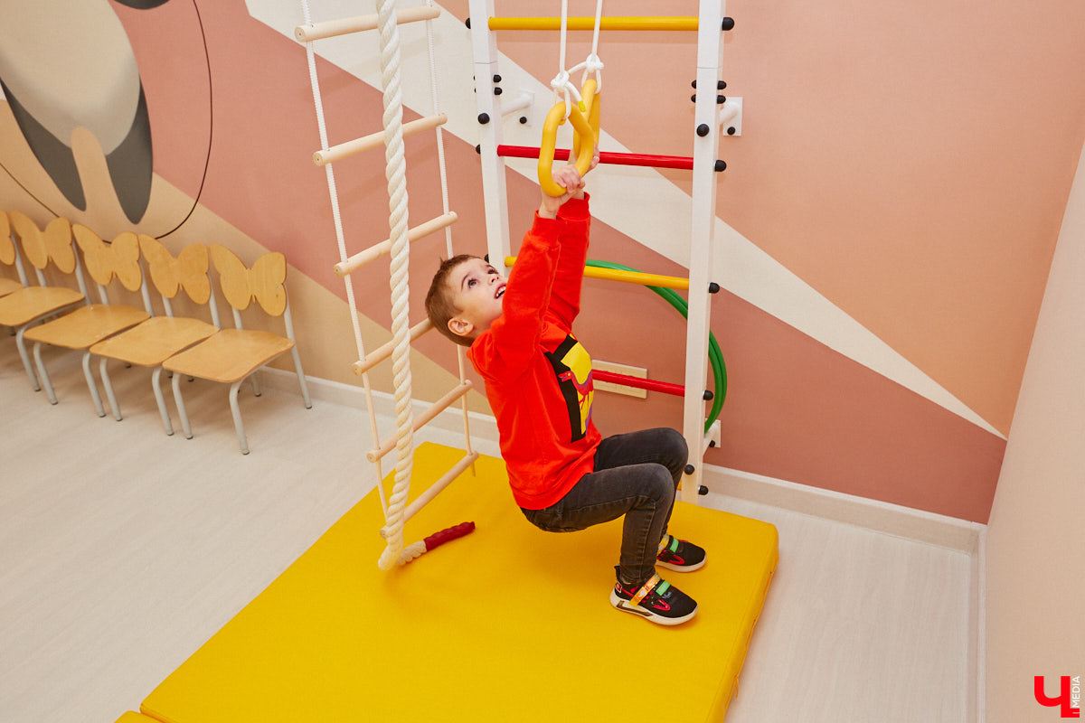 22 октября во Владимире состоится день открытых дверей в новом частном детском саду «Панда», который находится на огороженной территории двухэтажного коттеджа. Посетить это мероприятие стоит хотя бы потому, что всегда лучше один раз увидеть, чем сто раз услышать! Ну а пока мы, воспользовавшись радушием заведующей частным садом, в числе первых заглянули к ним на экскурсию.