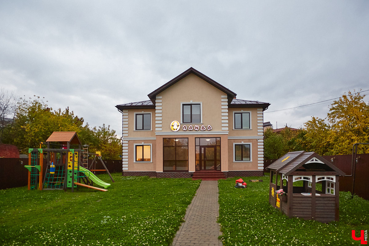 22 октября во Владимире состоится день открытых дверей в новом частном детском саду «Панда», который находится на огороженной территории двухэтажного коттеджа. Посетить это мероприятие стоит хотя бы потому, что всегда лучше один раз увидеть, чем сто раз услышать! Ну а пока мы, воспользовавшись радушием заведующей частным садом, в числе первых заглянули к ним на экскурсию.