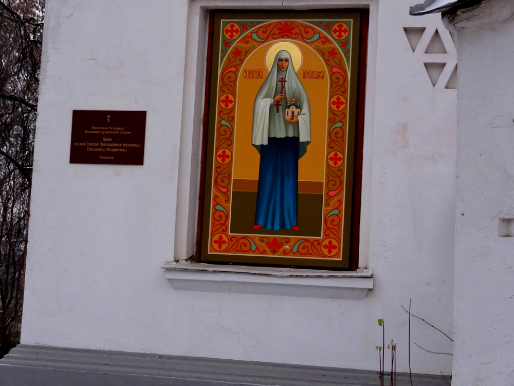 1913 год ознаменовался для владимирцев двумя важными событиями, связанными с царствующей семьей. 13 мая город посетил император Николай II. А 9 октября был заложен первый камень будущей больницы «в честь 300-летия Царствующего Дома Романовых». Той самой, которую горожане называют «Красным Крестом». Почему именно так? Чтобы получить ответ, придется углубиться в историю.