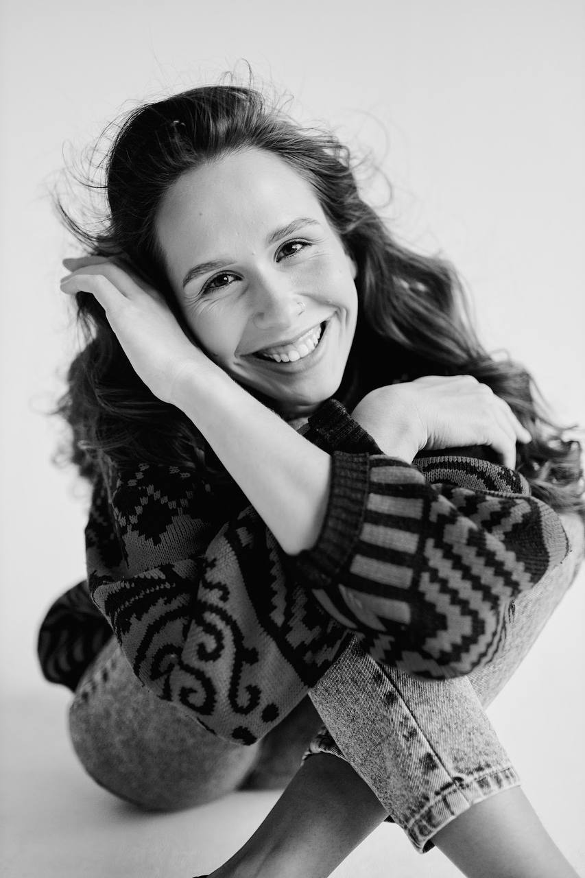 Во Владимире живет молодая и красивая няня, которая к тому же активно развивает свой блог в интернете. За качество услуг Александры Степановой отвечать мы не можем, а вот заглянуть на личную страницу девушки, которая воспитывает чужих детей, нам вполне под силу.