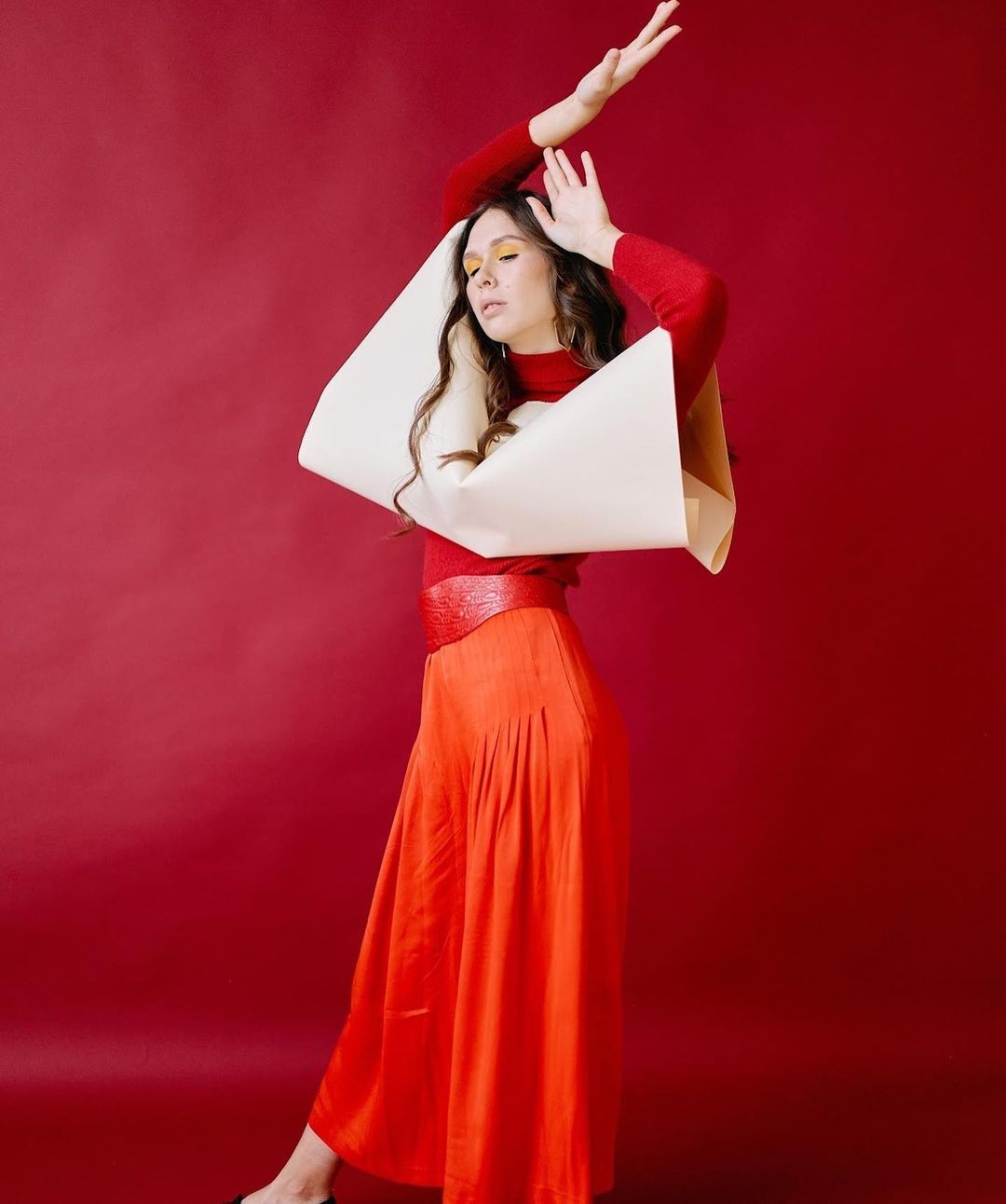 Во Владимире живет молодая и красивая няня, которая к тому же активно развивает свой блог в интернете. За качество услуг Александры Степановой отвечать мы не можем, а вот заглянуть на личную страницу девушки, которая воспитывает чужих детей, нам вполне под силу.