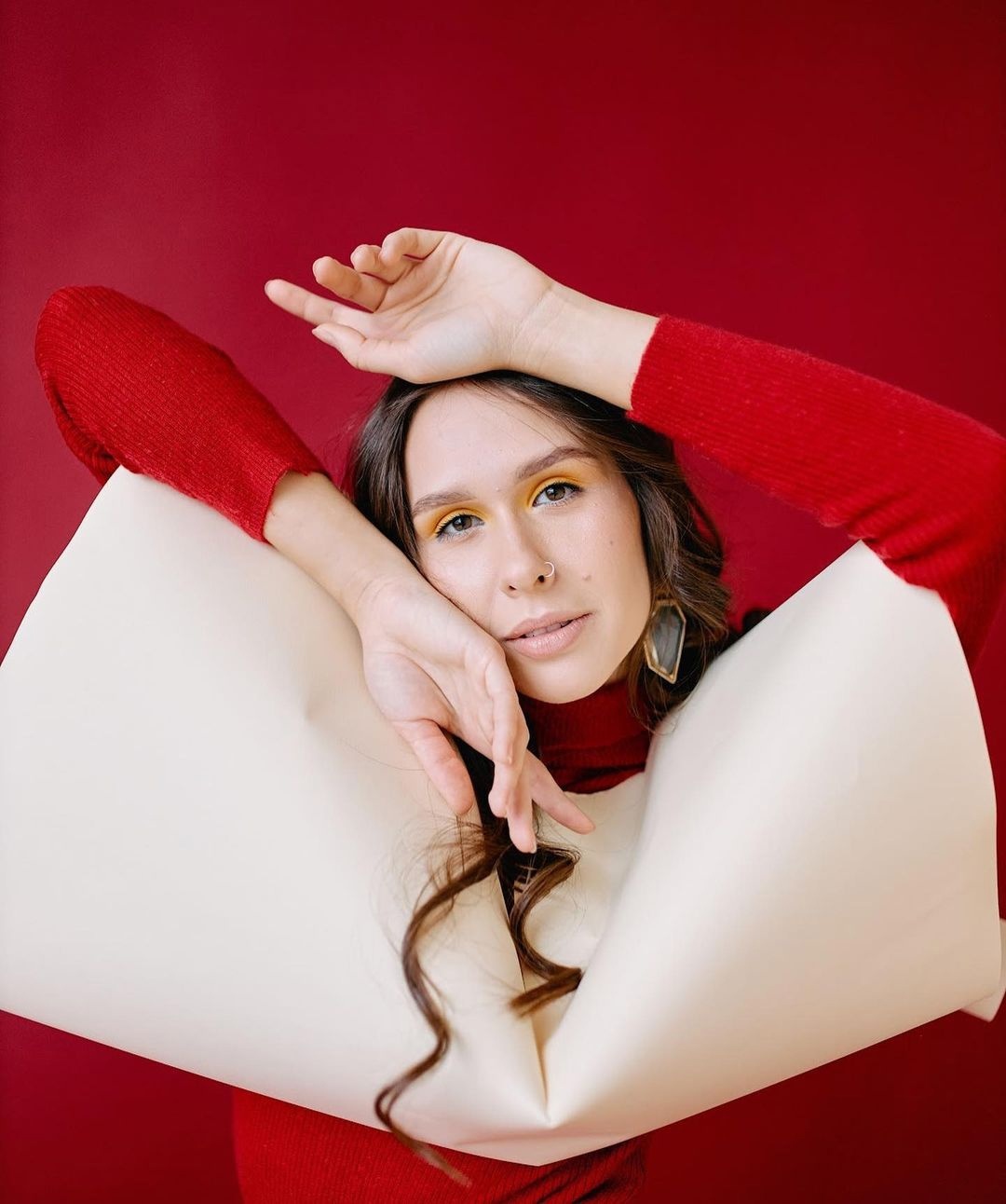 Во Владимире живет молодая и красивая няня, которая к тому же активно развивает свой блог в интернете. За качество услуг Александры Степановой отвечать мы не можем, а вот заглянуть на личную страницу девушки, которая воспитывает чужих детей, нам вполне под силу.