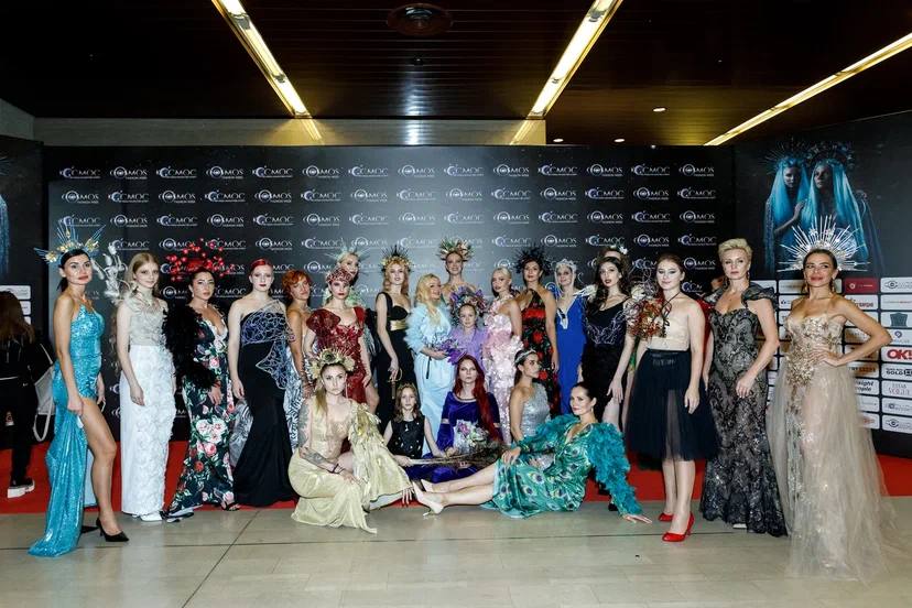 Несколько дней назад в Москве завершился фестиваль Cosmos Fashion Week, на котором прошел показ украшений дизайнера аксессуаров из Владимира Евгении Хреновой. И он буквально превратился в театральную постановку!