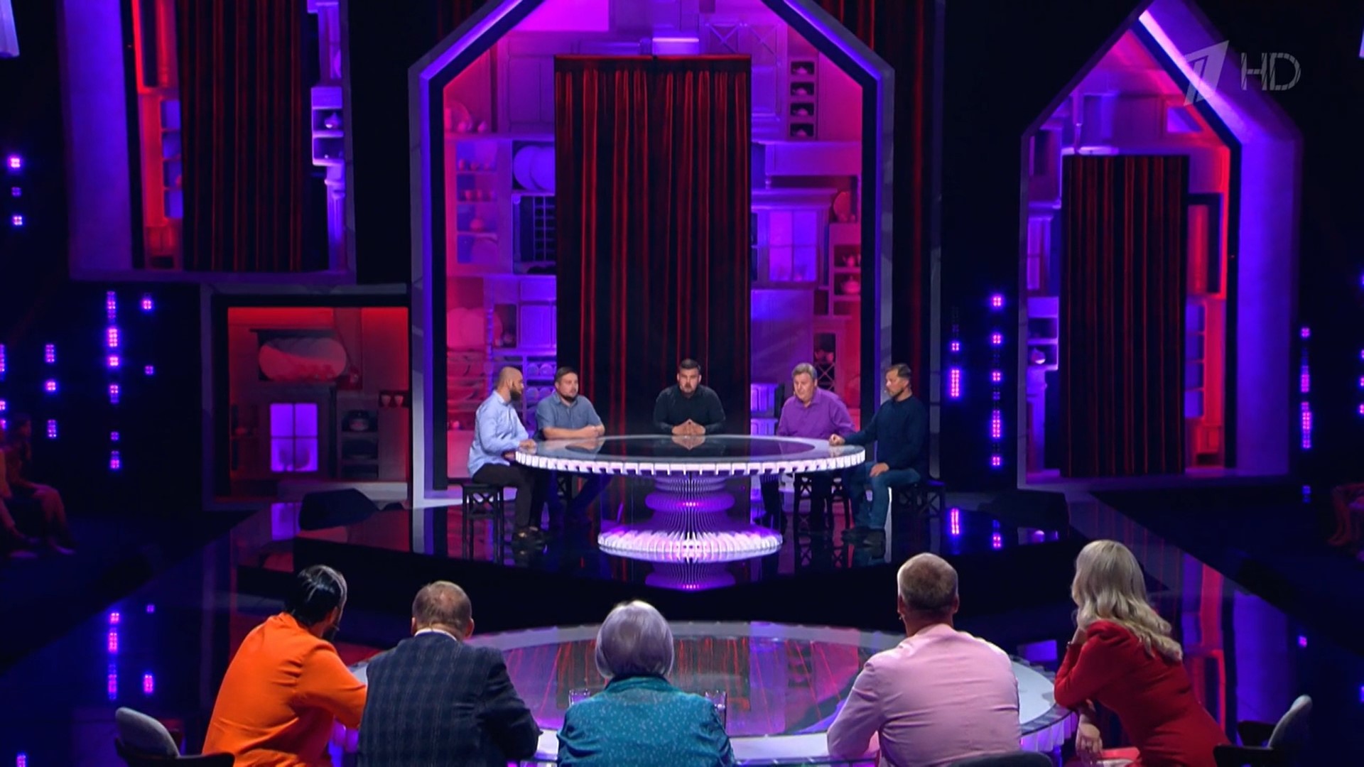 Сразу несколько региональных коллективов стали участниками нашумевших и только-только обретающих популярность шоу «Поле чудес» и «Поем на кухне всей страной». Все подробности – в нашей статье. При ее прочтении подпевать героям категорически разрешается.