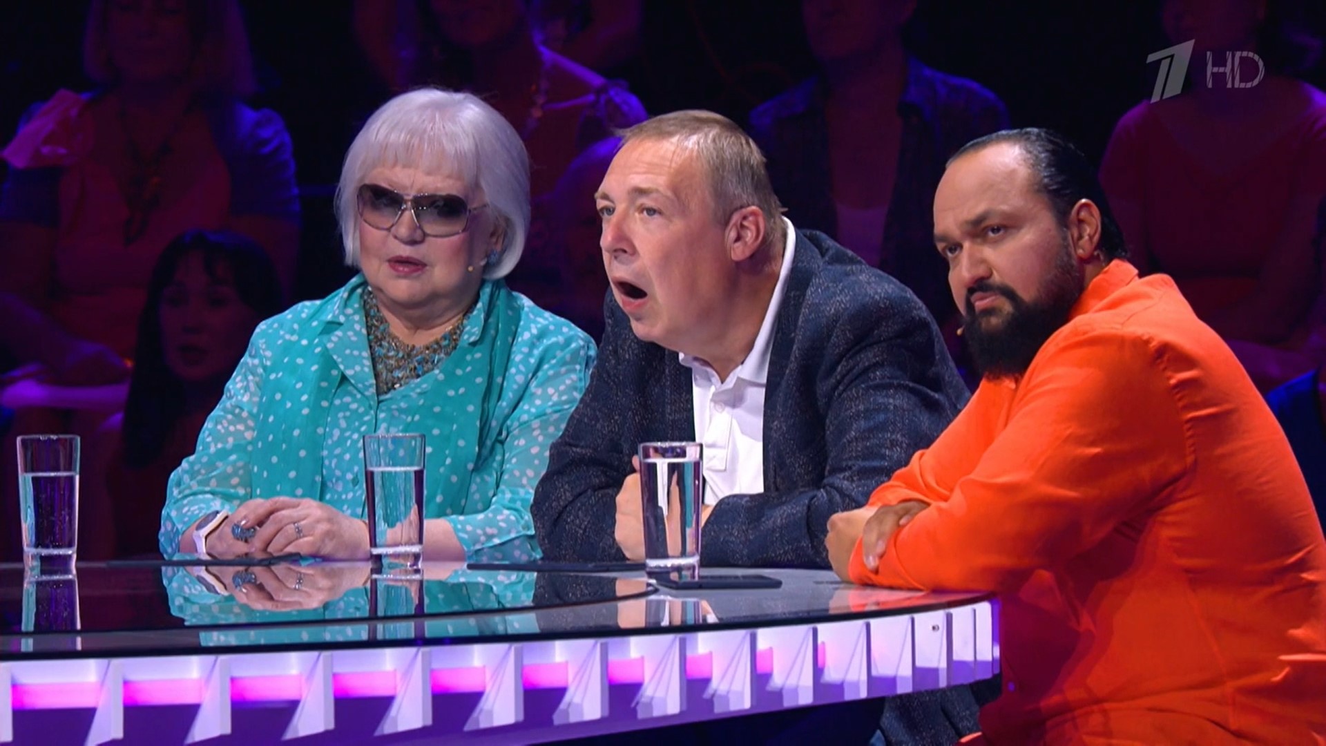 Сразу несколько региональных коллективов стали участниками нашумевших и только-только обретающих популярность шоу «Поле чудес» и «Поем на кухне всей страной». Все подробности – в нашей статье. При ее прочтении подпевать героям категорически разрешается.