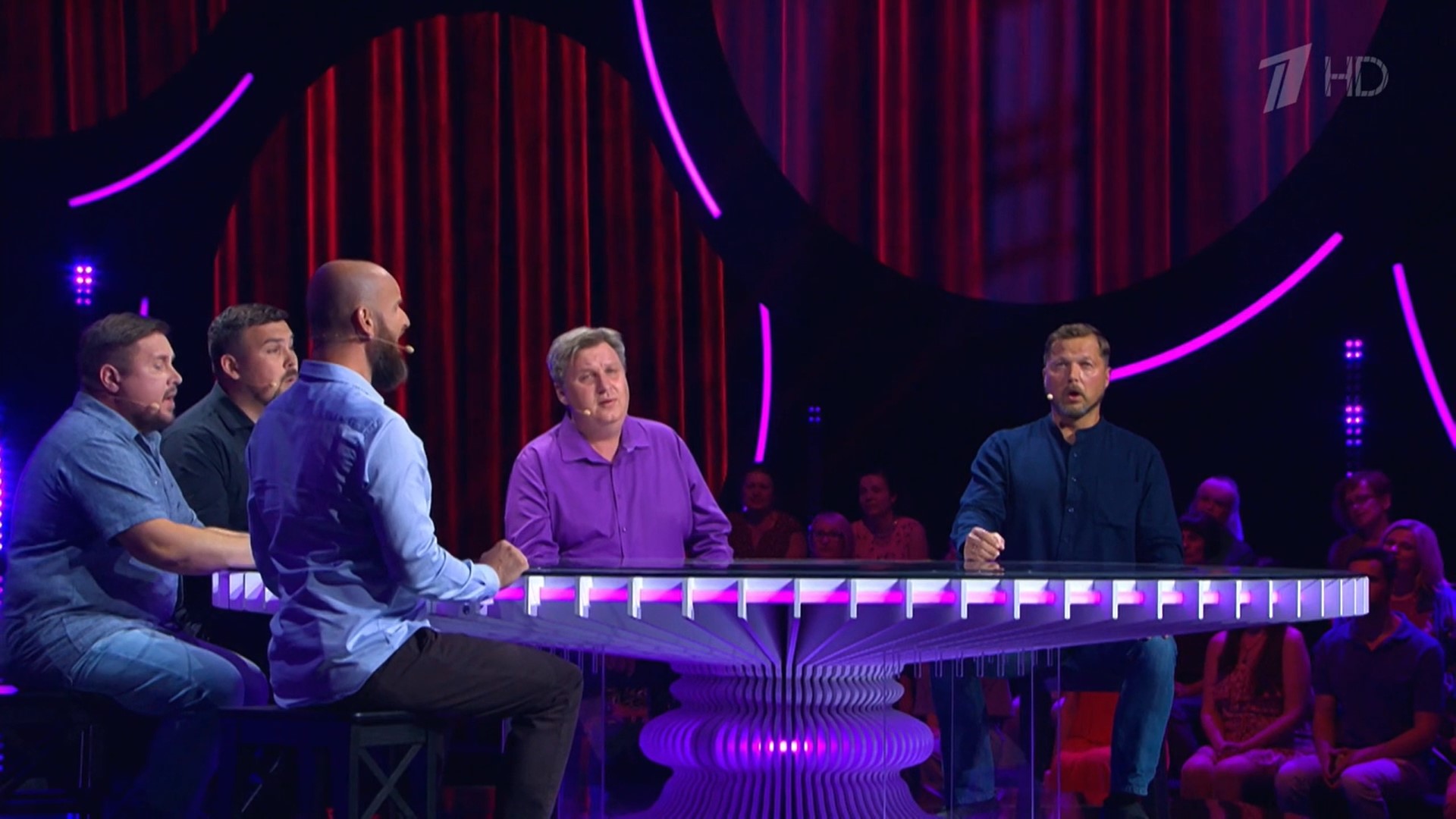 Сразу несколько региональных коллективов стали участниками нашумевших и только-только обретающих популярность шоу «Поле чудес» и «Поем на кухне всей страной». Все подробности – в нашей статье. При ее прочтении подпевать героям категорически разрешается.