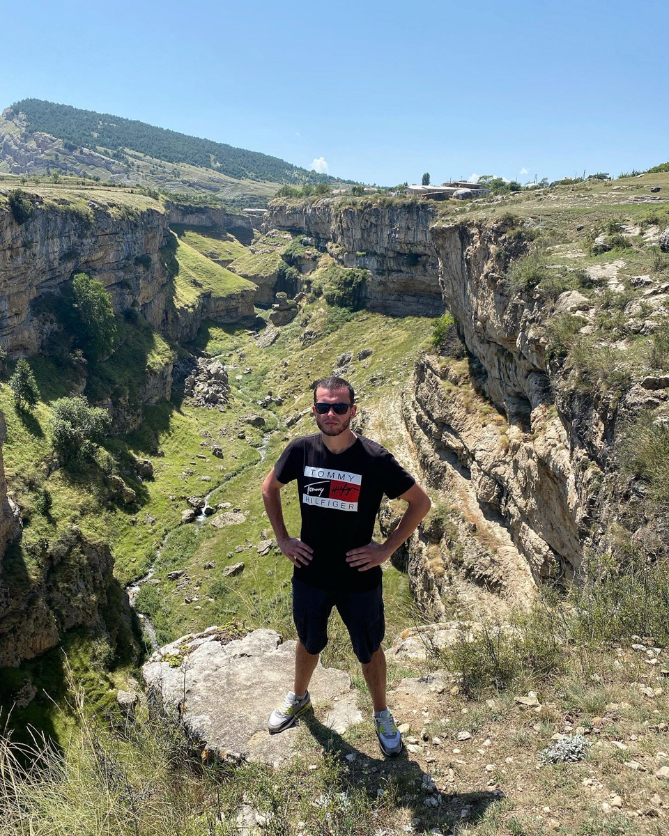 Владимирец Антон Щедрин не просто рассказал «Ключ-Медиа» о своих кавказских каникулах, но и порекомендовал места, которые стоит посетить в первую очередь, если времени в обрез.